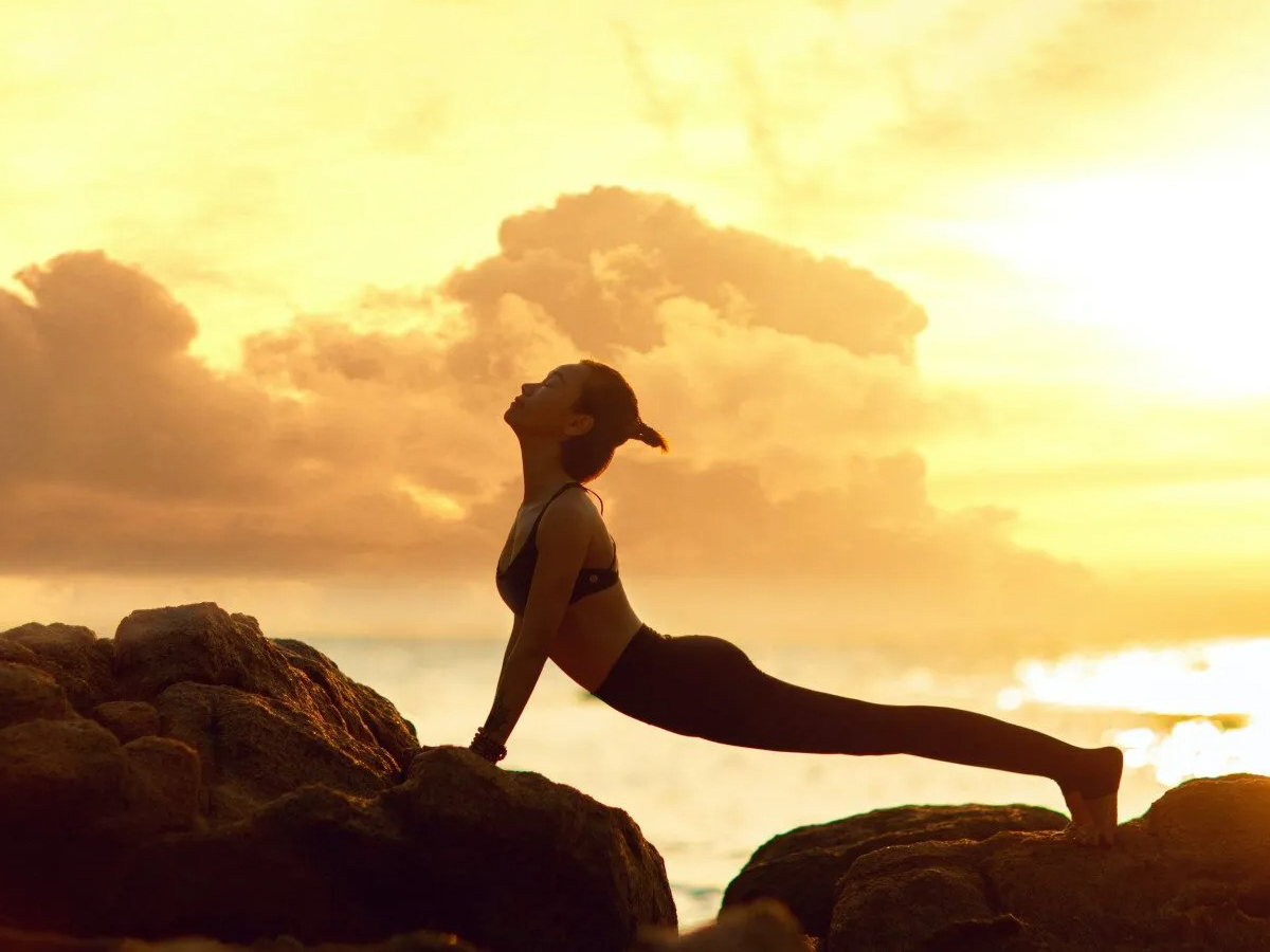 Infino-yoga-chuoi-chao-mat-troi-a-Sun-Salutation-A-Surya-Namaskar