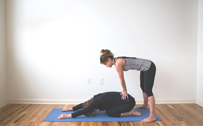 Infino-yoga-tu-the-em-be-Child’s-Pose–Balasana
