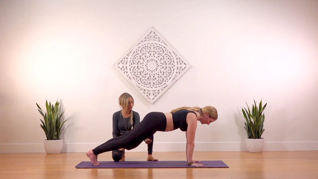 Infino-yoga-tu-the-tam-van-Plank-Pose–Kumbhakasana