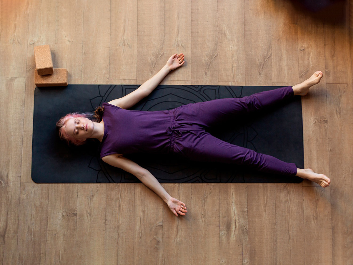 Tu-the-xac-chet-Corpse-Pose–Savasana